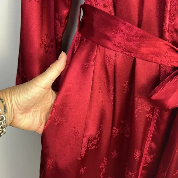 NEW Jones New York Solid Satin Jacquard Robe in Red Size L/XL Attached Belt Soft
